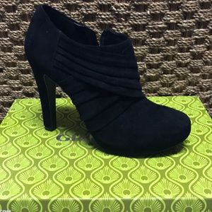 Gianni Bini booties